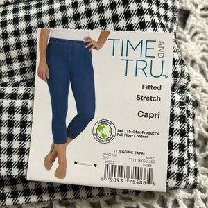 Time and Tru  Capri  jeggings